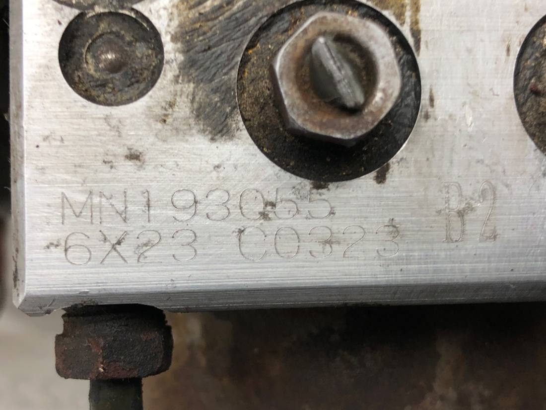Блок керування ABS АБС Mitsubishi Outlander MN193055 — фото деталі 6