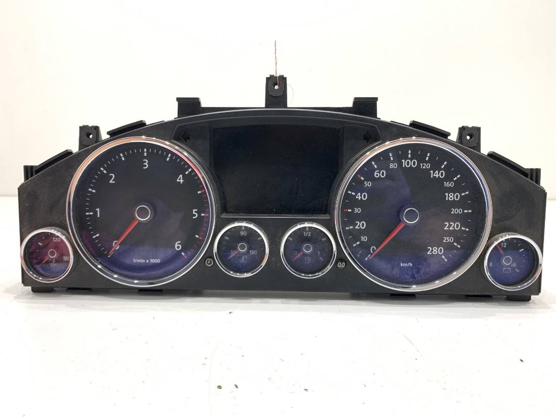 Щиток приборов Volkswagen Touareg 7L6920885R