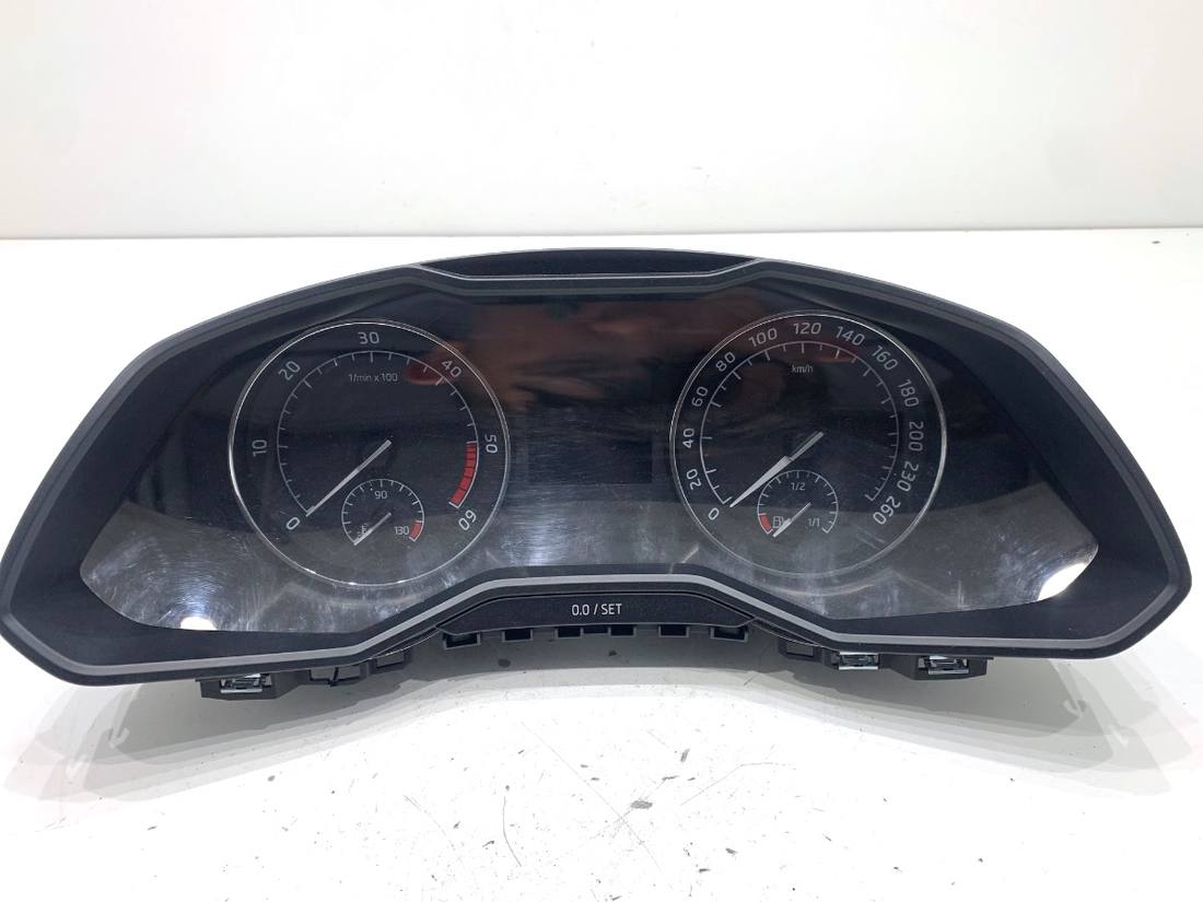 Щиток приборов Skoda Superb 3 3V0920751B