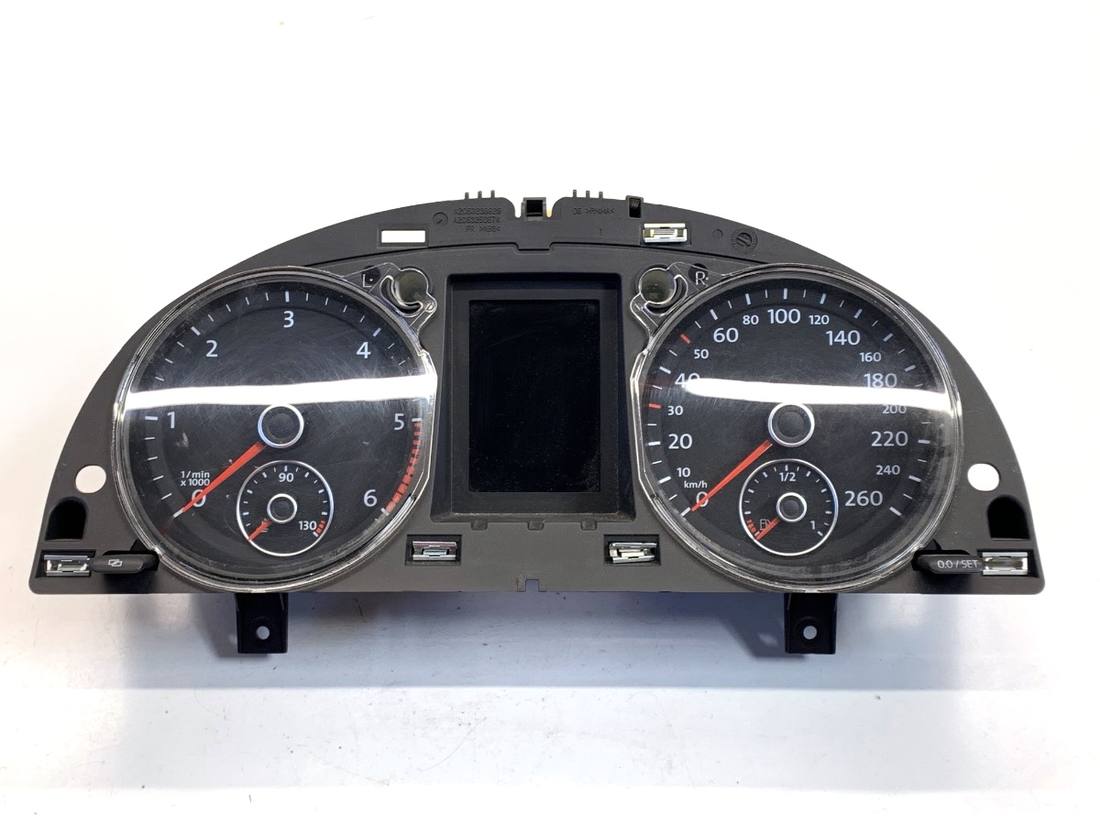 Щиток приладів Volkswagen Passat B7 3AA920870A