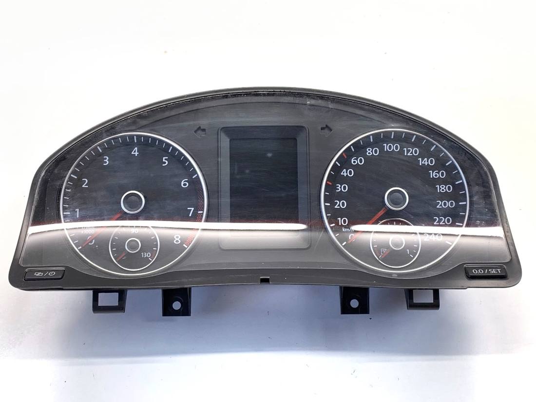 Щиток приладів Volkswagen Golf 5 5M0920873