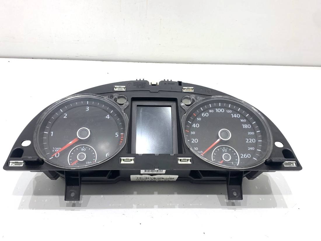 Щиток приладів Volkswagen Passat B7 3AA920870D
