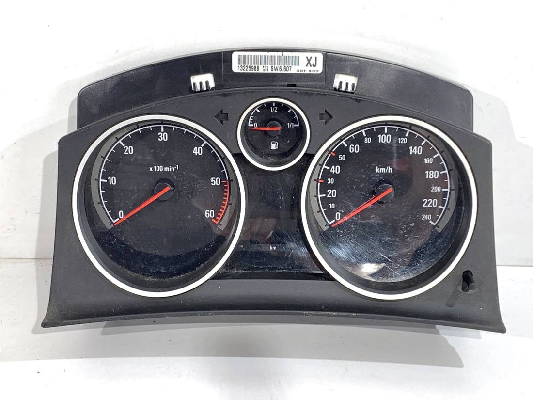 Щиток приладів Opel Zafira B 13225988