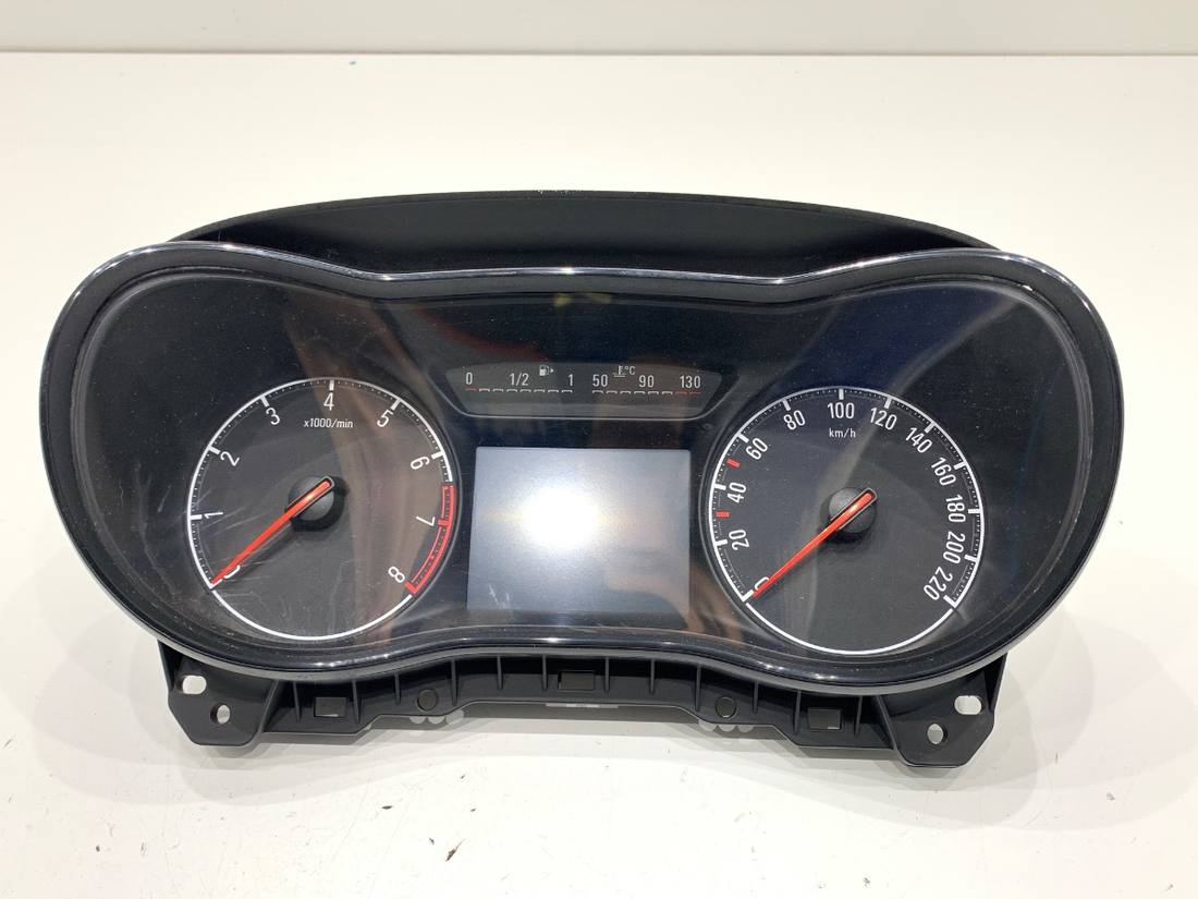 Щиток приладів Opel Corsa E 39085573