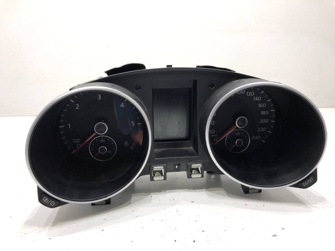 Щиток приборов Volkswagen Golf 6 5K0920873A