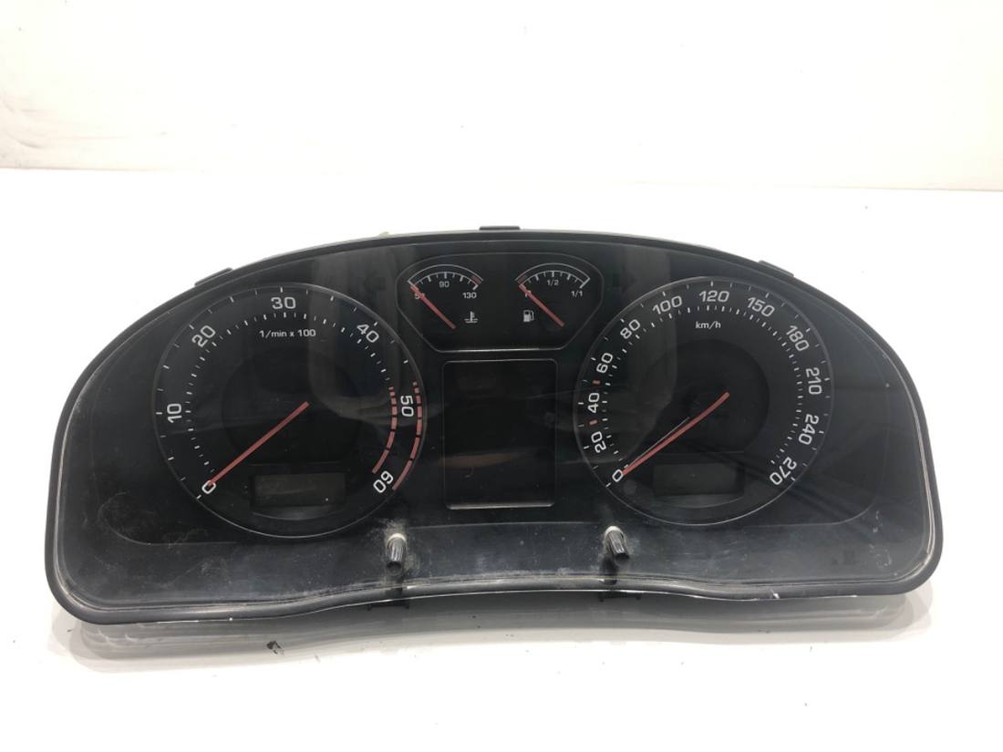 Щиток приладів Skoda Superb 1 3U0920810A
