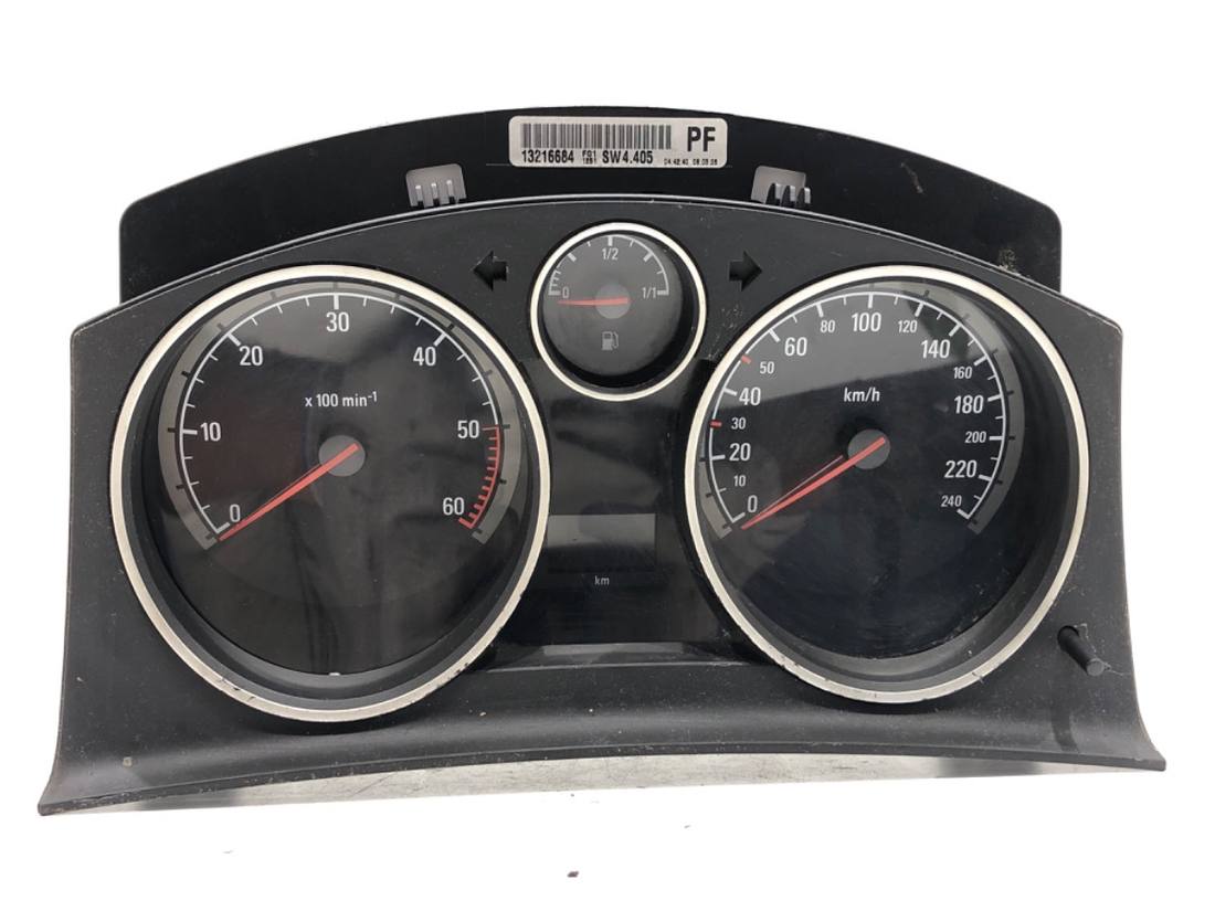 Щиток приладів Opel Zafira B 13216684