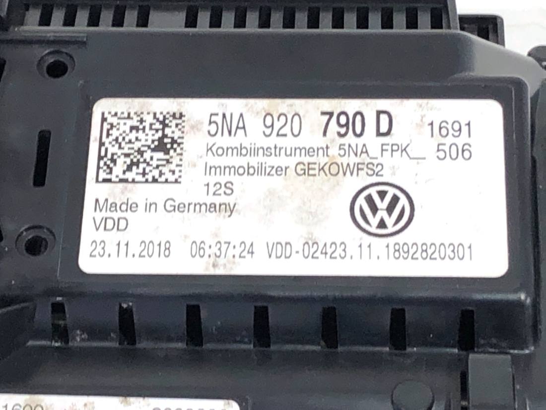 Щиток приборов Volkswagen Tiguan 5NA920790D — фото детали 4