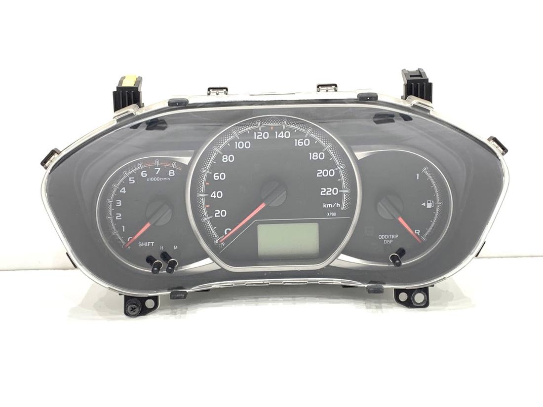 Щиток приборов Toyota Yaris 4 83800-0U270