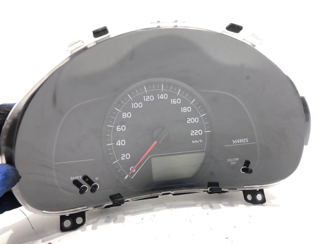 Щиток приборов Toyota Yaris 4 83800-0DP50