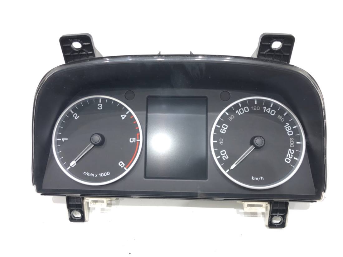 Щиток приладів Land Rover Range Rover AH22-10849-EH