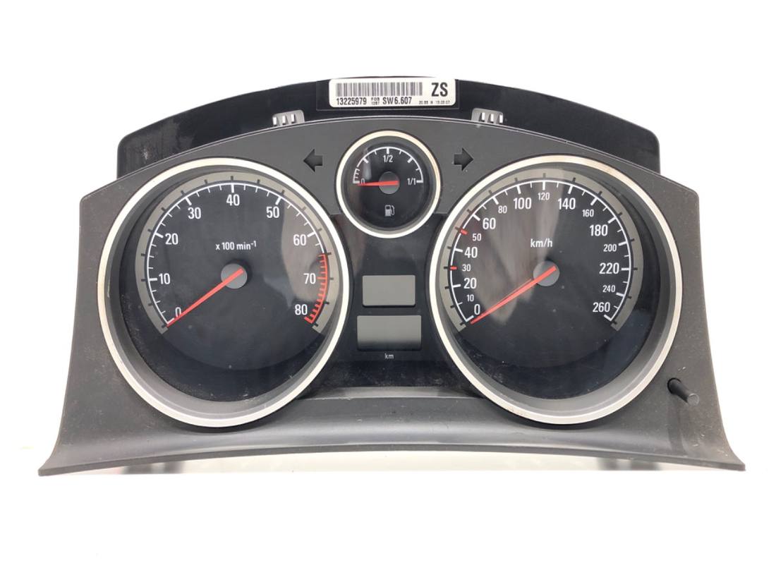Щиток приладів Opel Zafira B 13225979
