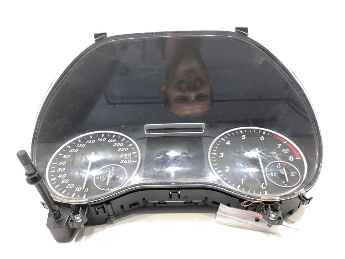 Щиток приборов Mercedes B W246 A2469001607