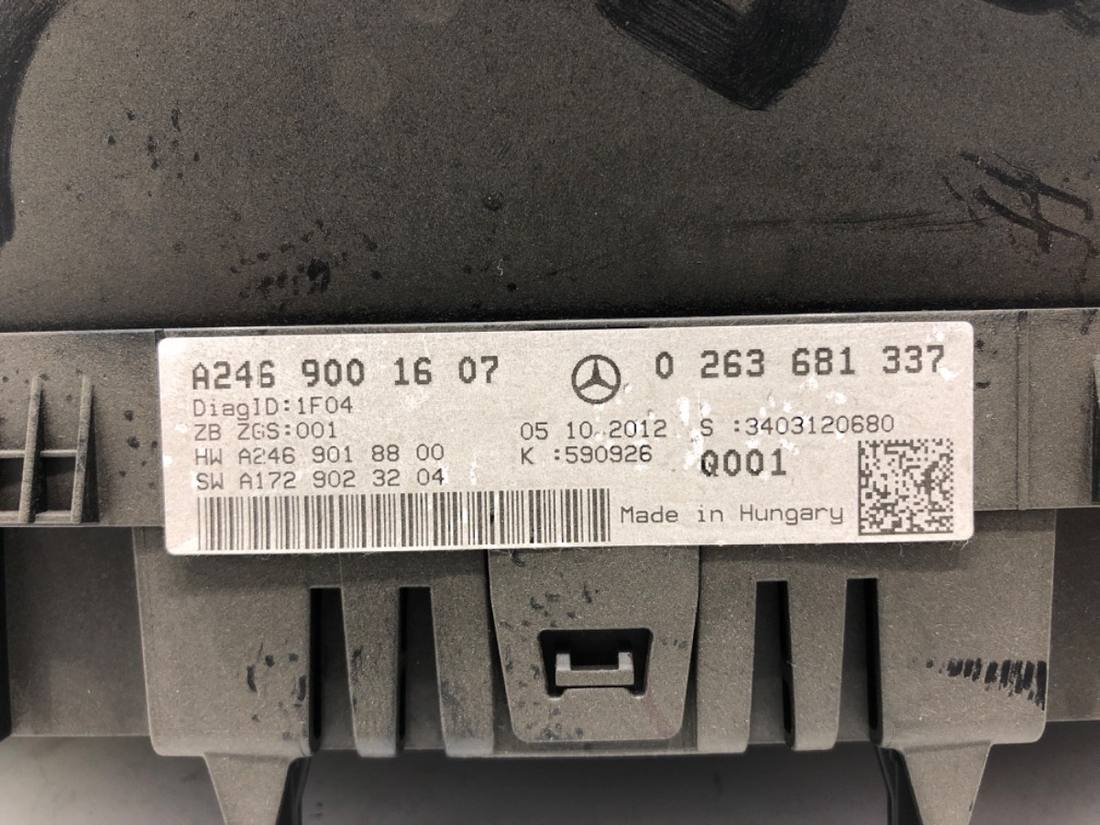 Щиток приборов Mercedes B W246 A2469001607 — фото детали 5
