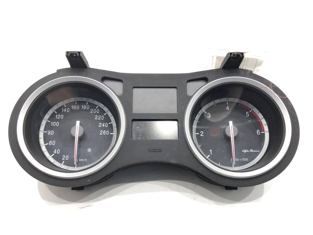Щиток приборов Alfa romeo 159 0156072821