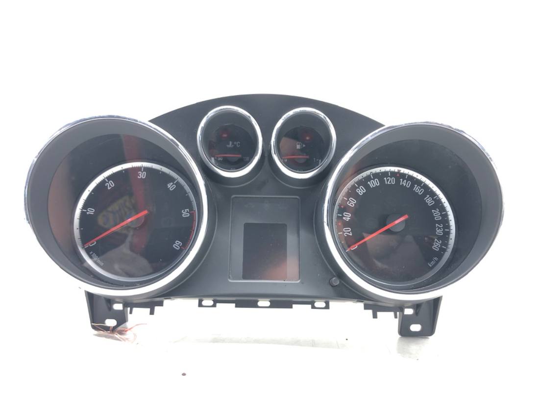 Щиток приладів Opel Astra J 600775881