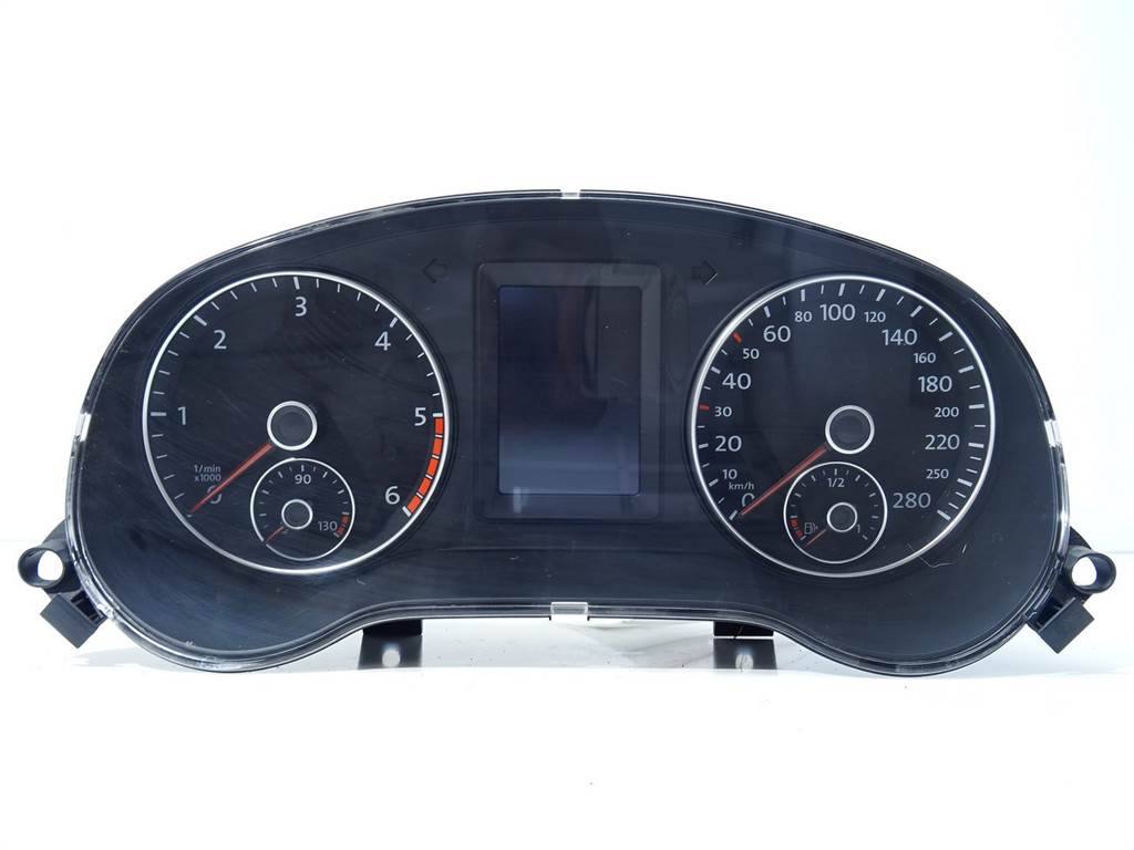 Щиток приборов Volkswagen Jetta 5C6920873A