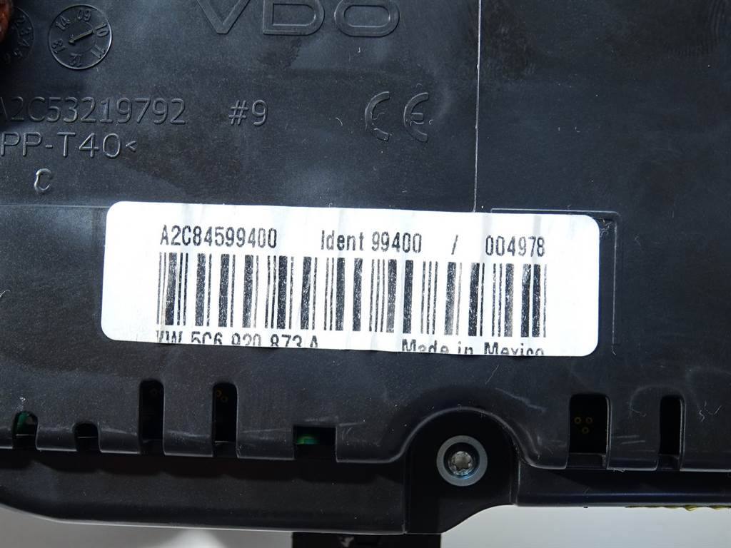 Щиток приборов Volkswagen Jetta 5C6920873A — фото детали 4