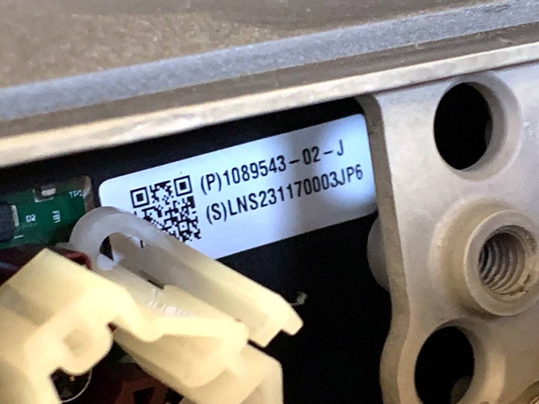 Монітор дисплей бортовий комп'ютер Tesla Model Y 1089543-02-J — фото деталі 4