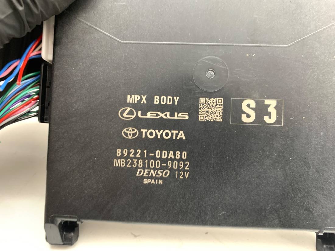 Блок керування модуль Toyota Yaris 3 89221-0DA80 — фото деталі 4