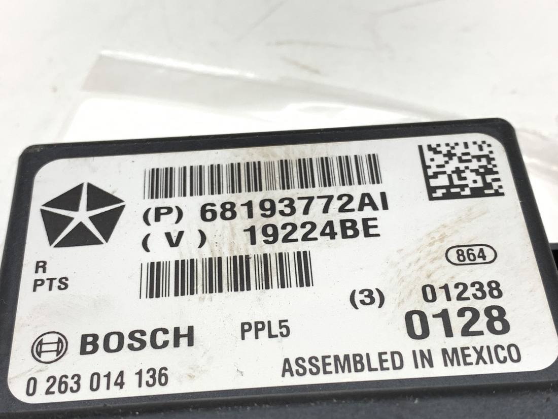 Блок керування модуль Chrysler Pacifica 68193772AI — фото деталі 4