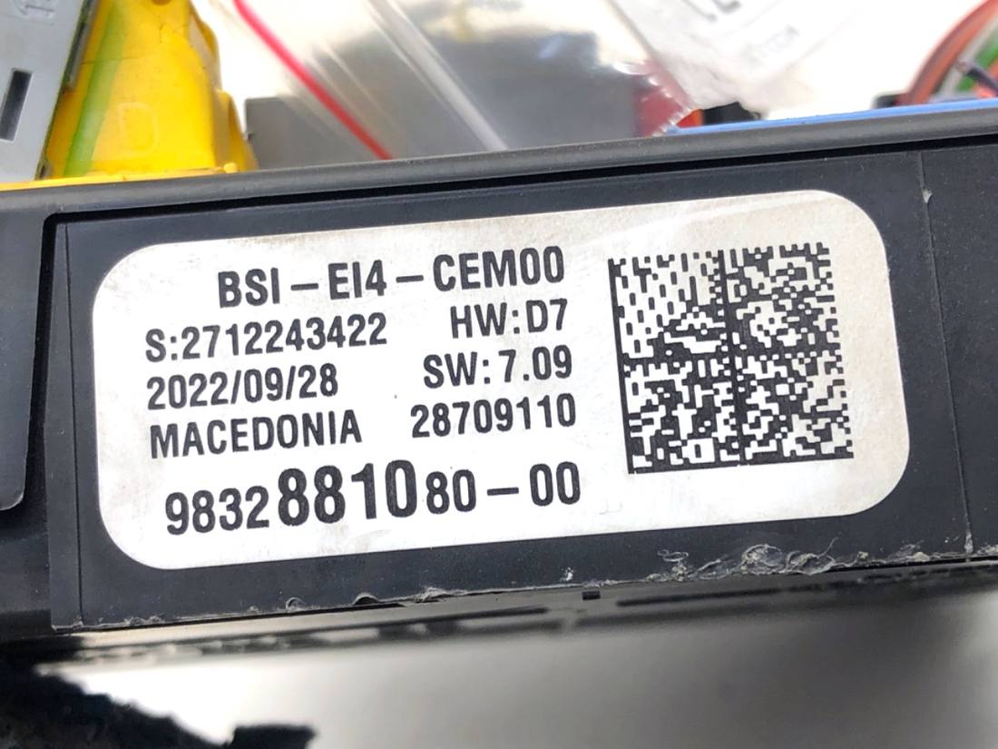 Блок управления модуль Opel Mokka 9832881080 — фото детали 4
