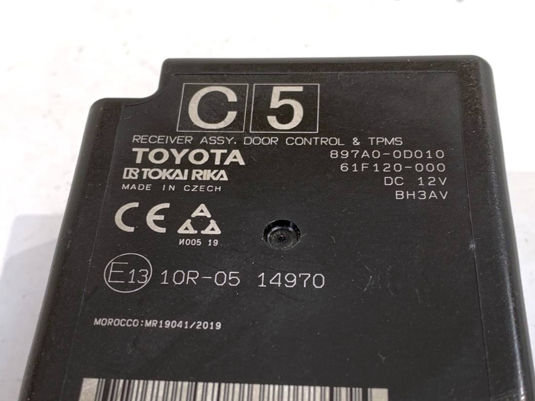 Блок керування модуль Toyota Yaris 3 897A0-0D010 — фото деталі 4