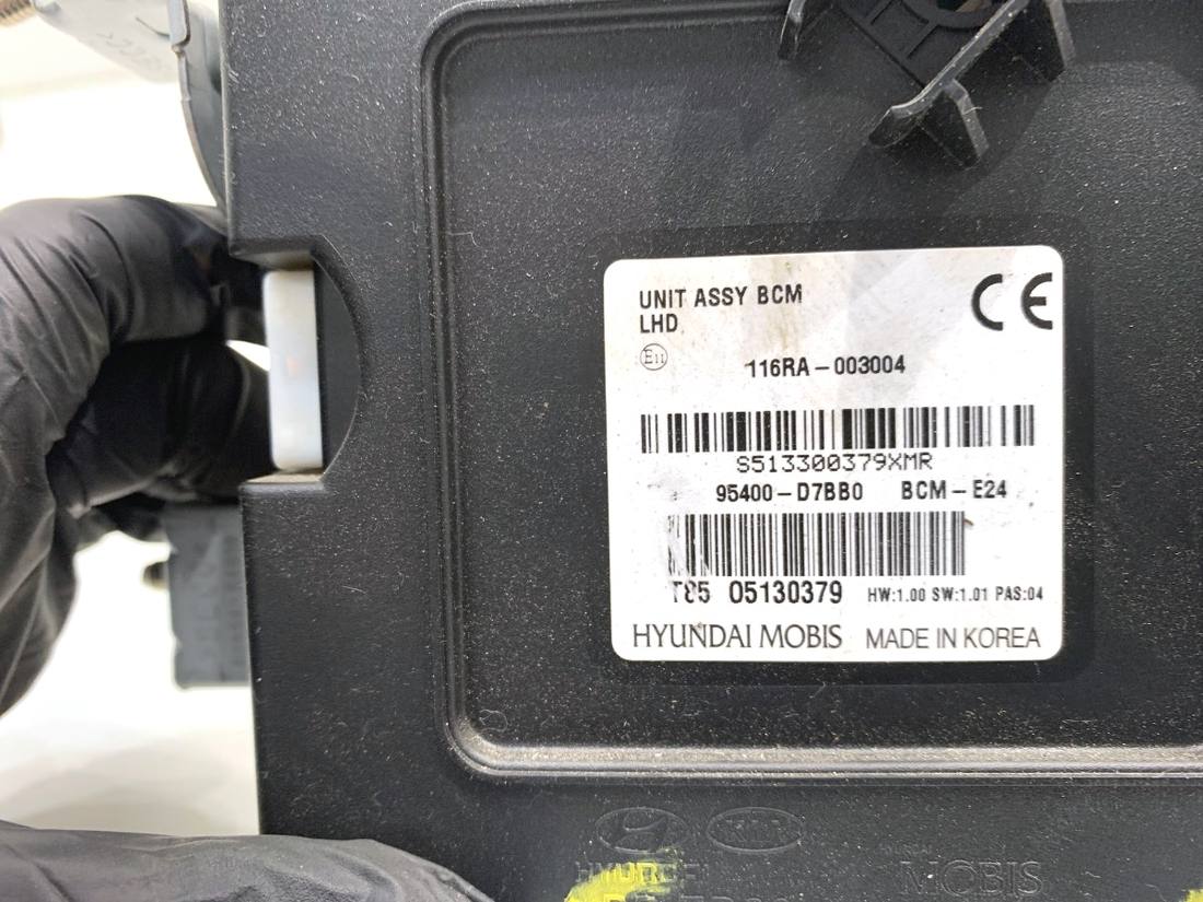 Блок керування модуль Hyundai Tucson 95400-D7BB0 — фото деталі 4