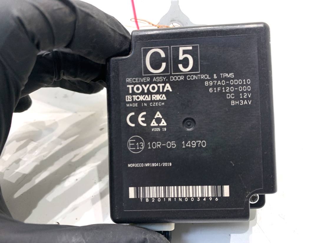 Блок керування модуль Toyota Yaris 3 897A0-0D010 — фото деталі 4