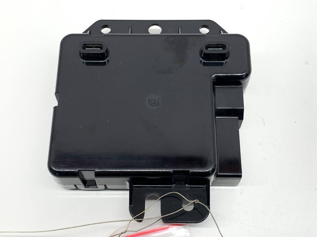 Блок управления модуль Tesla Model Y 165678730A