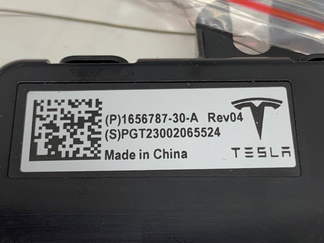 Блок управления модуль Tesla Model Y 165678730A — фото детали 4