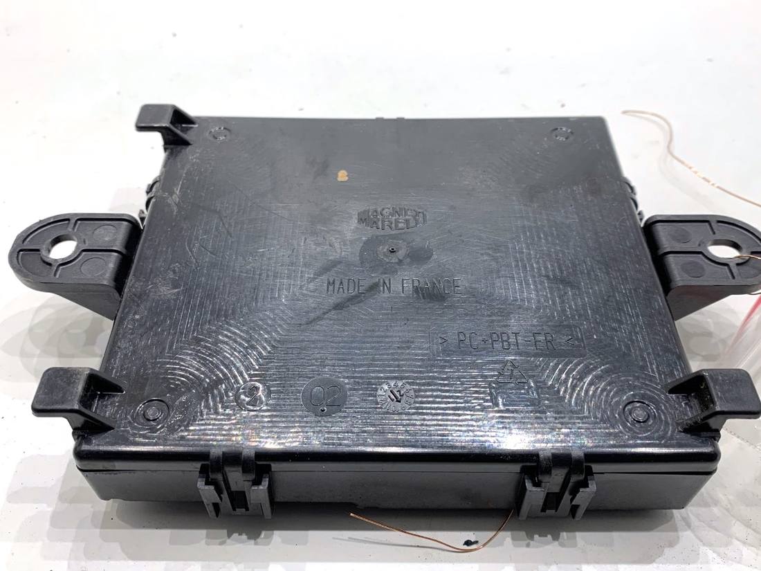 Блок управления модуль Peugeot 3008 9819008380