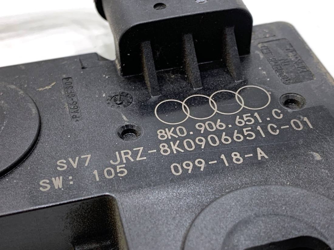 Блок керування модуль Audi A4 B9 8K0906651 — фото деталі 4