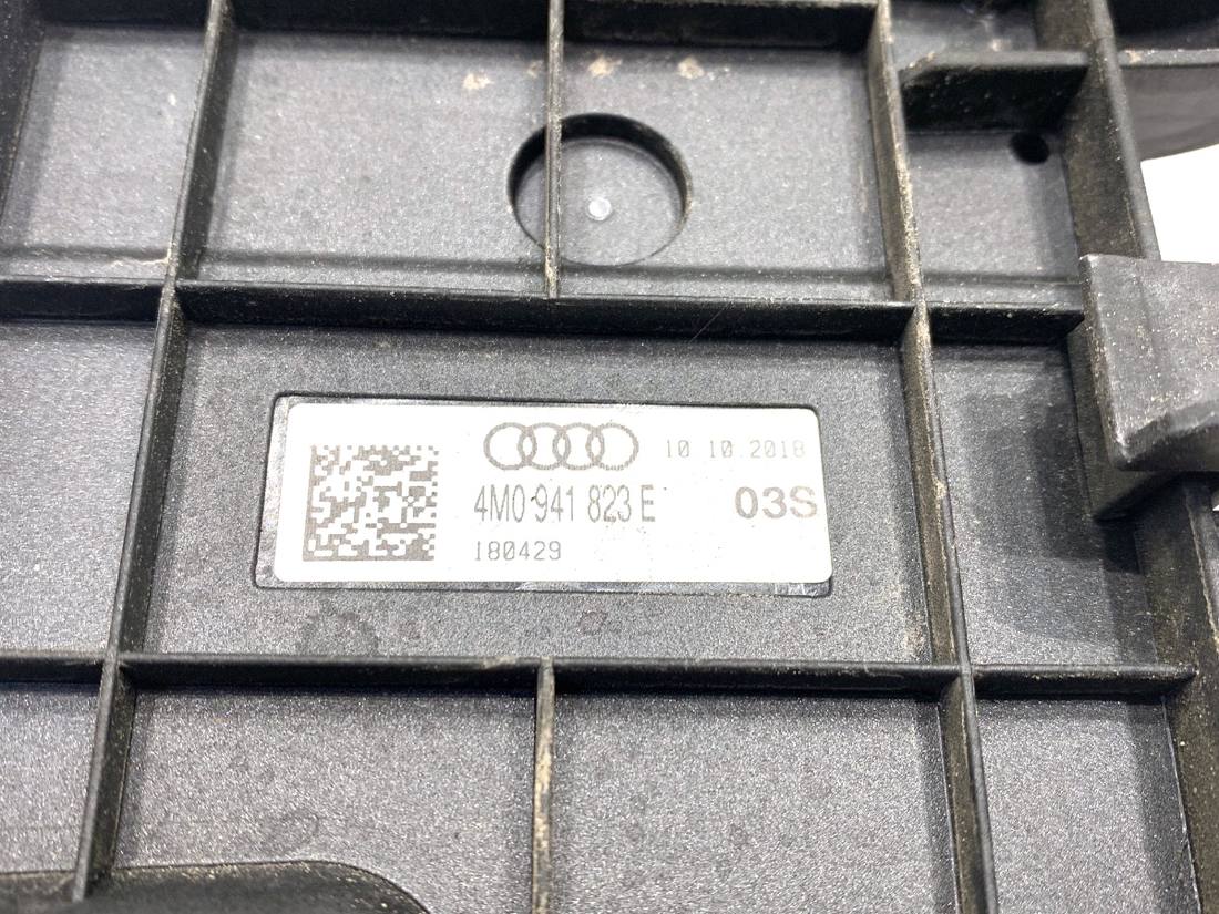 Блок керування модуль Audi Q8 4M0941823E — фото деталі 4
