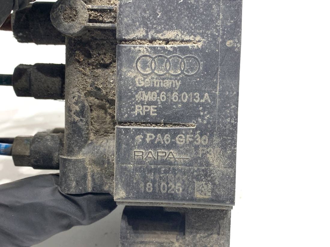 Блок керування модуль Audi Q8 4M0616013A — фото деталі 4
