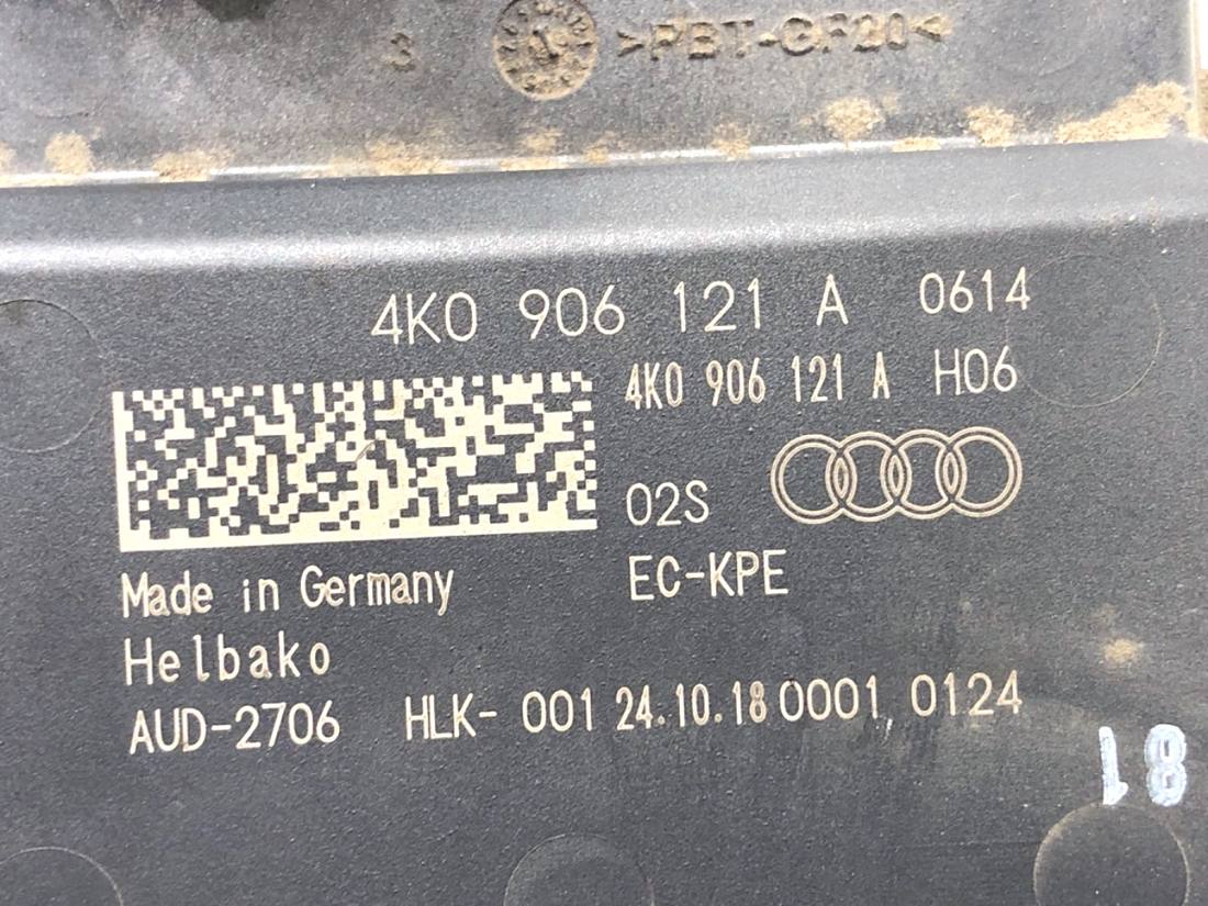 Блок керування модуль Audi Q8 4K0906121A — фото деталі 4