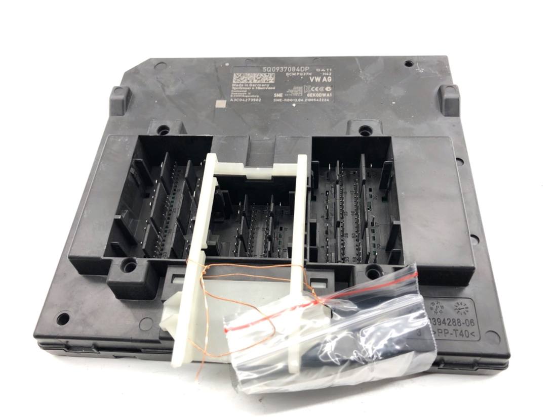 Блок керування модуль Audi Q3 5Q0937084DP