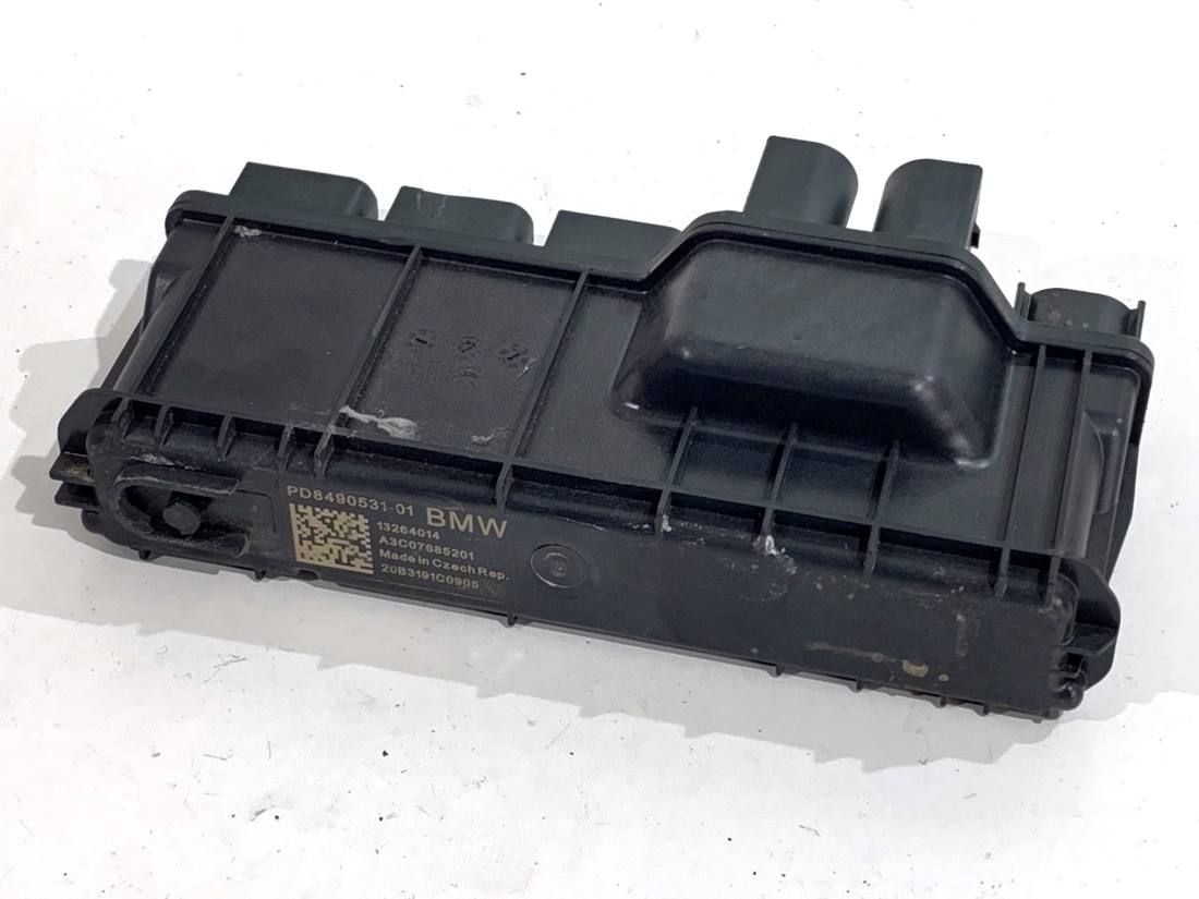Блок керування модуль BMW 5 G30 8490531