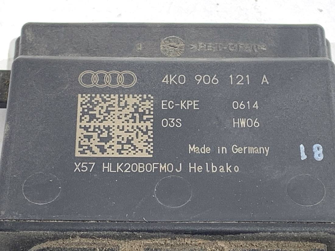 Блок керування модуль Audi Q8 4K0906121A — фото деталі 4