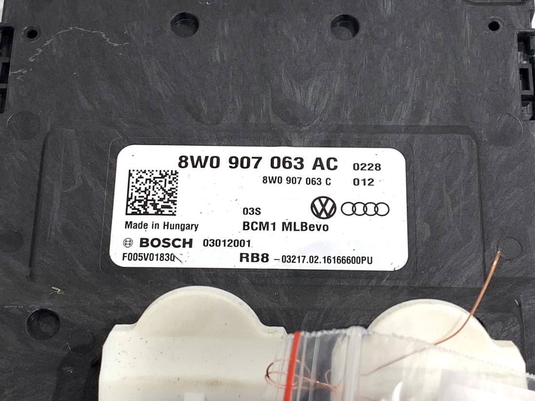 Блок керування модуль Audi A4 B9 8W0907063AC — фото деталі 4