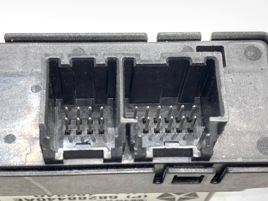 Блок керування модуль Jeep Cherokee 68288440AE — фото деталі 3