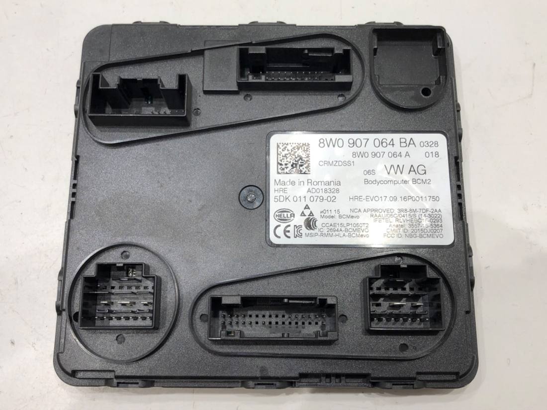 Блок керування модуль Audi A5 8T 8W0907064BA — фото деталі 2