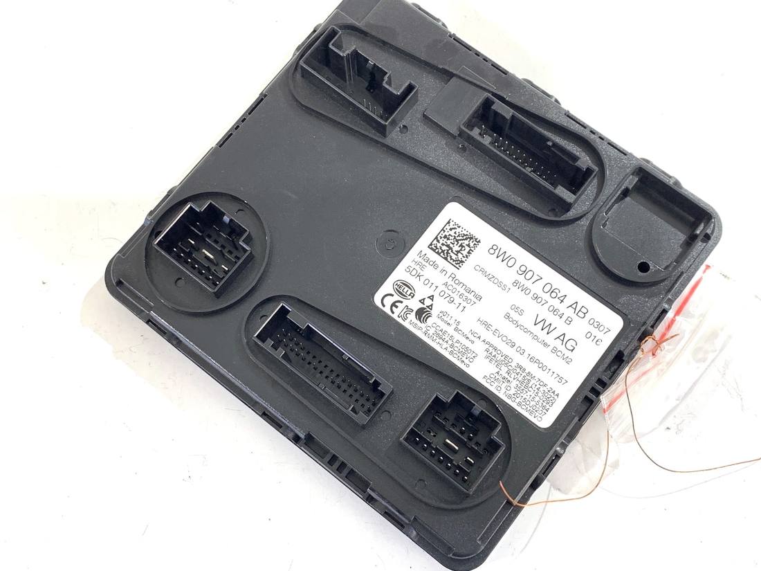 Блок керування модуль Audi A4 B9 8W0907064AB — фото деталі 2