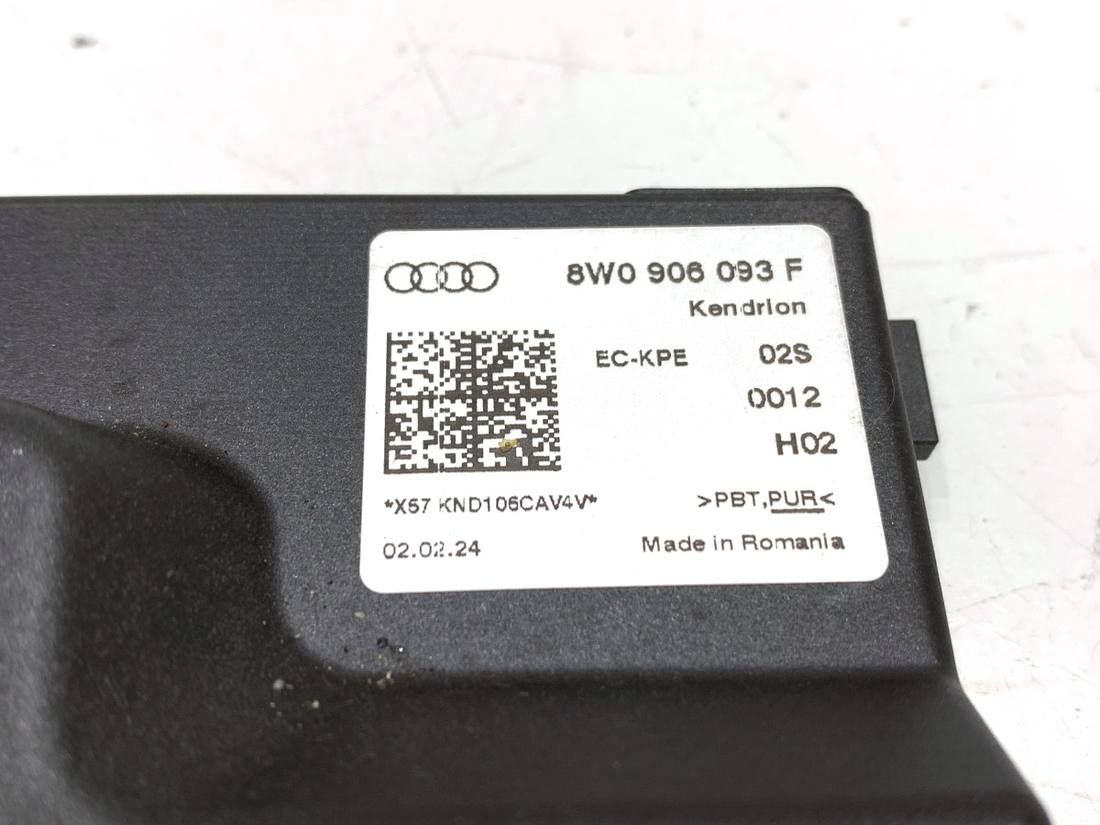 Блок керування модуль Audi A4 B9 8W0906093F — фото деталі 4