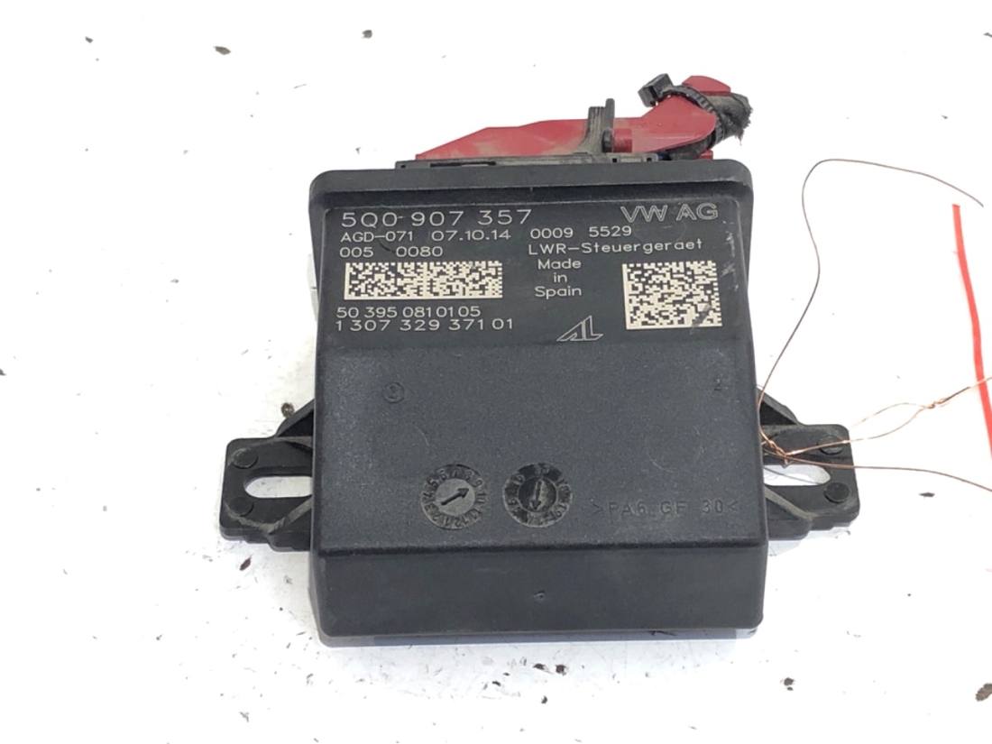 Блок керування модуль Volkswagen Golf 7 5Q0937084AJ