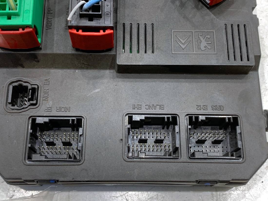 Блок керування модуль Peugeot 407 9655221080 — фото деталі 3