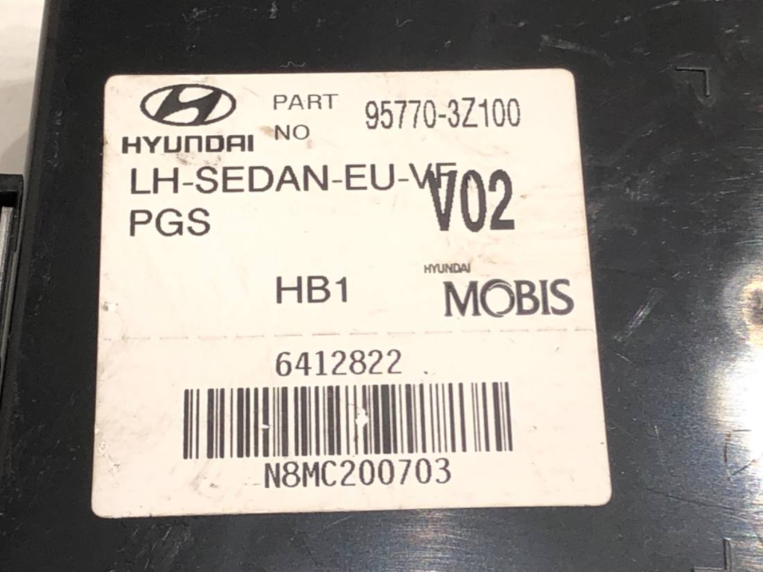 Блок керування модуль Hyundai I40 95770-3Z100 — фото деталі 4