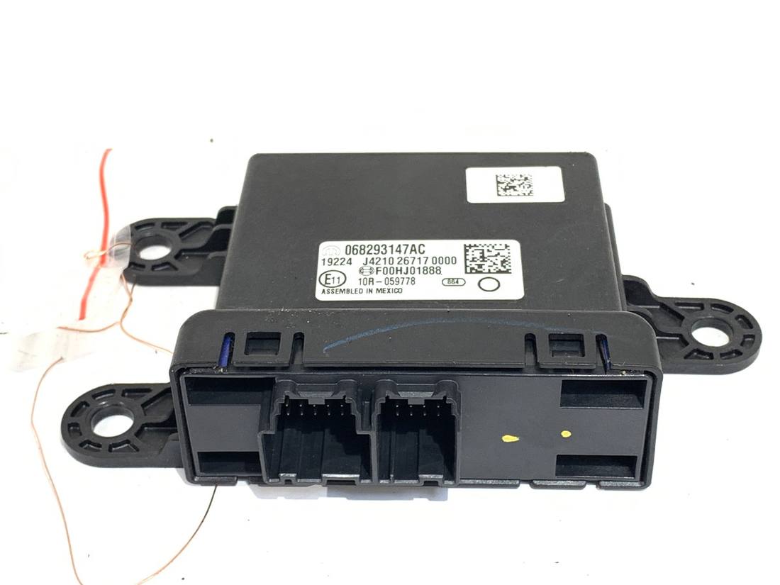 Блок управления модуль Chrysler Pacifica 068293147AC