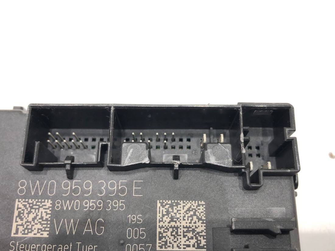 Блок керування модуль Audi A4 B9 8W0959395E — фото деталі 3