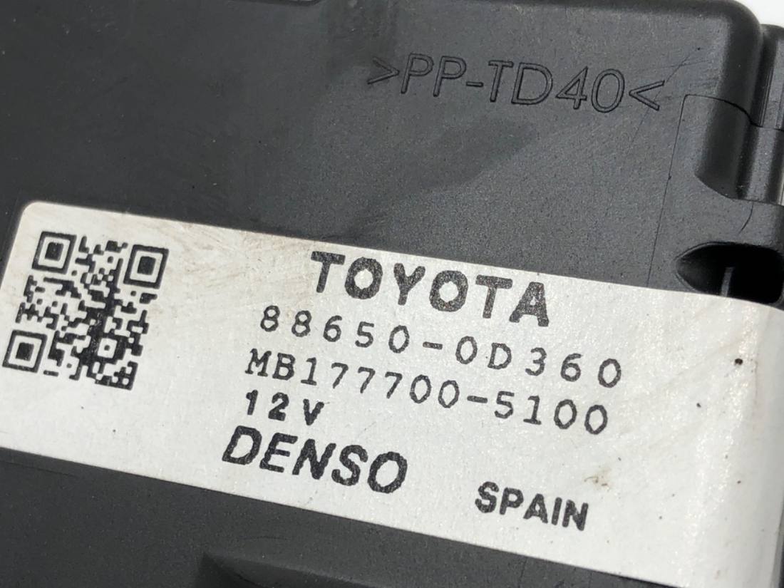 Блок керування модуль Toyota Yaris 4 88650-0D360 — фото деталі 5